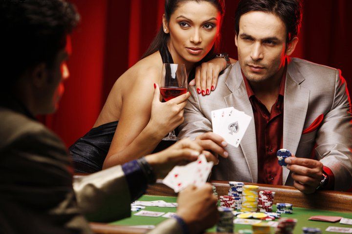 garudahoki platform interface showing slot games and live casino tables